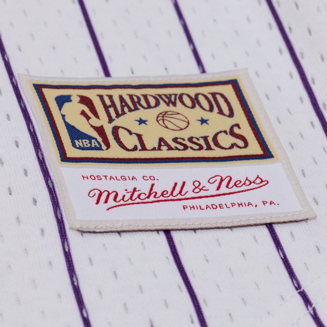 Los Angeles Lakers Mitchell & Ness Head Coach Pinstripe Mesh Full - Button Baseball Jersey - White Team Jersey Sports Fan Apparel