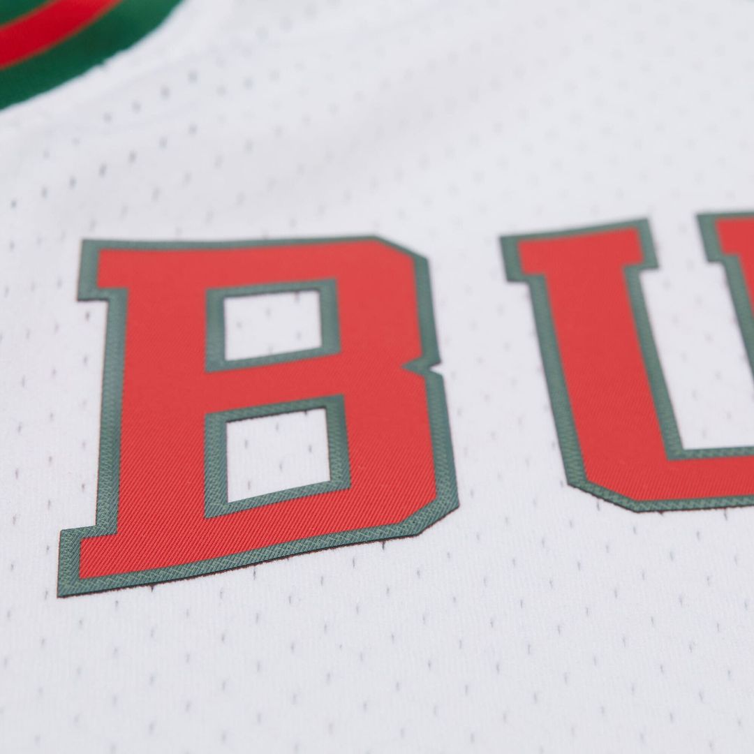 Milwaukee Bucks Oscar Robertson Mitchell & Ness Hardwood Classics Swingman Jersey - White Team Jersey Sports Fan Apparel
